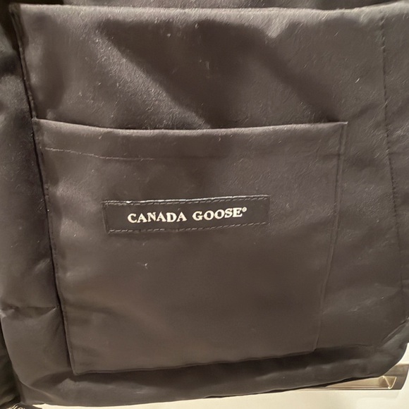 Canada Goose Black Quilted Vest - Picture 3 of 7